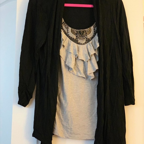 black and grey top cute! - Picture 2 of 2
